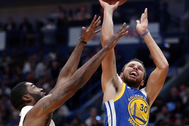 Warriors overcome first half slumber with late blitz to stun Anthony Davis-less Pelicans