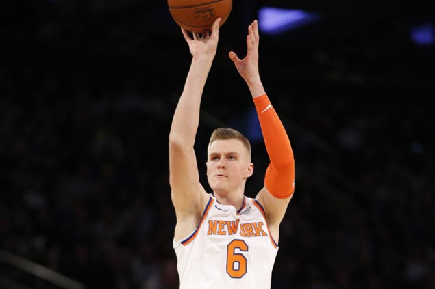 Knicks overcome late Hawks rally to get back on winning track