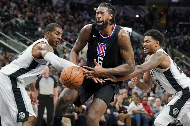 LaMarcus Aldridge takes charge as Kawhi Leonard sits out second half and Spurs get by Clippers