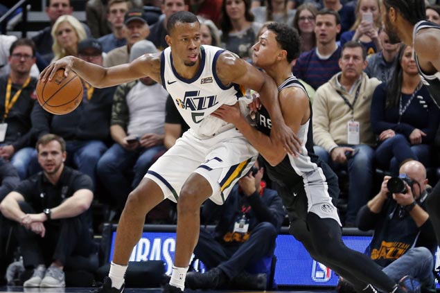 Rodney Hood sparks late blitz as Jazz halts slide, snaps Spurs three-game win streak
