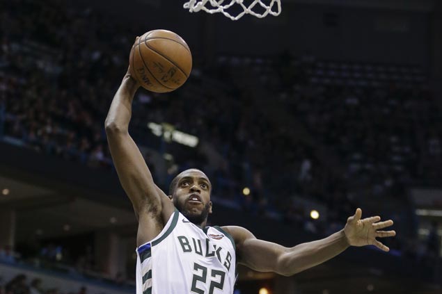 Bucks squeak past Hornets for second straight victory