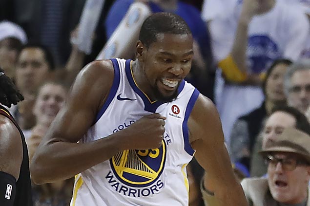 KD asks to be assigned to guard LeBron and comes up with huge stop to save win for Dubs