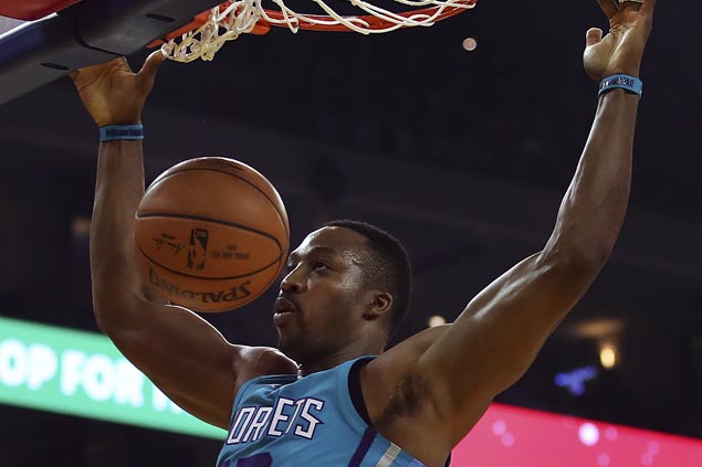 Dwight Howard scores season-high 29 as Hornets stun Warriors