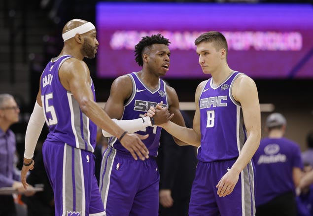 Veteran Vince Carter glad to deliver as he preaches patience to young Kings