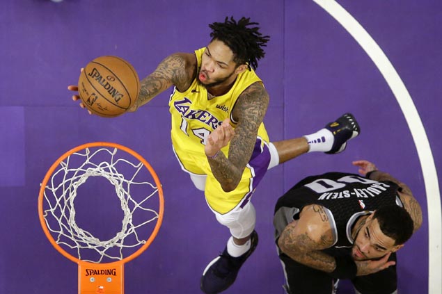 Lakers waste strong start but recover with third quarter blitz to beat Kings for back-to-back wins