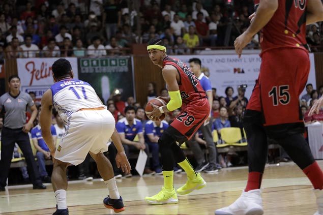 Arwind Santos, Cabagnot clutch hits cap thrilling comeback vs TNT in Iloilo as SMB stays perfect