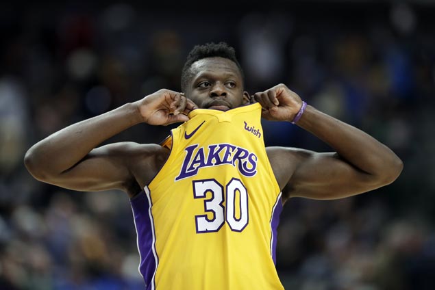 Julius Randle stars as Lakers edge Mavs in OT to extend win streak to season-best four games