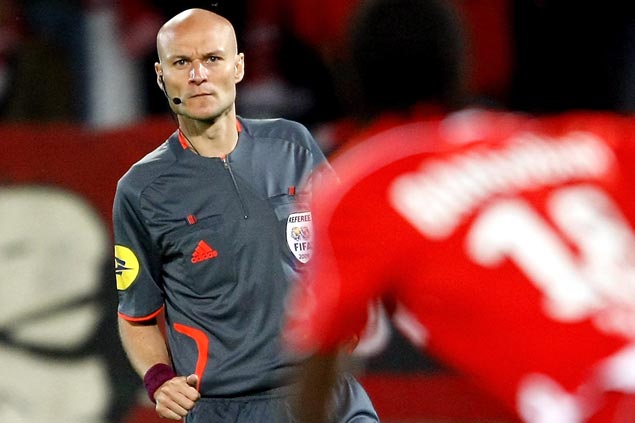 Referee rage in Ligue 1 as veteran match official kicks Nantes defender, then sends him off