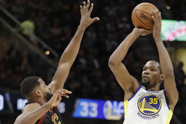 Warriors remain kings of the road after completing sweep of season series vs Cavs