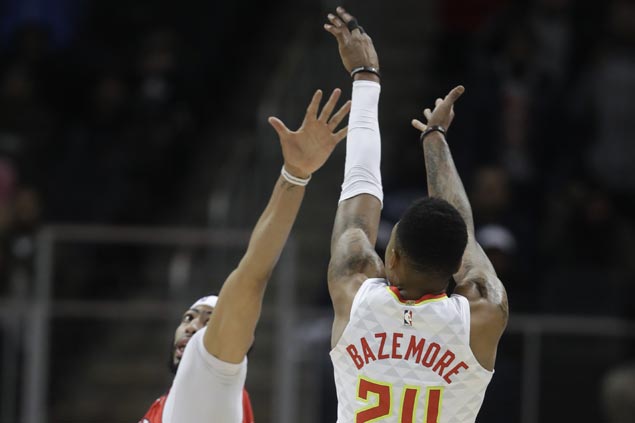 Kent Bazemore jumper caps Hawks fightback from 19 points down to beat Pelicans