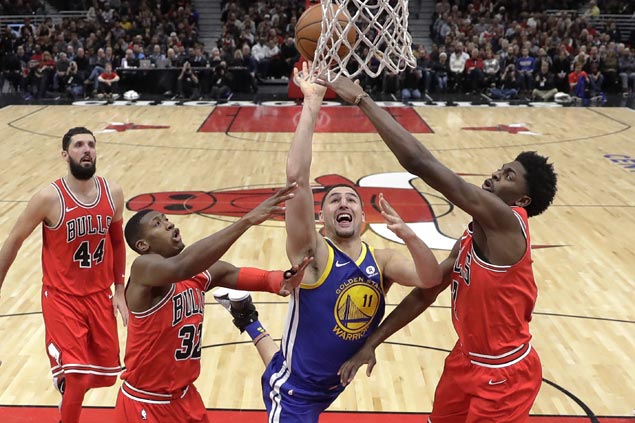 KD takes backseat as Splash Brothers lead Warriors past Bulls for 14th road win in row