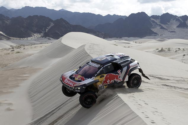 Carlos Sainz stays cautious to maintain lead over Stephane Peterhansel in Dakar Rally