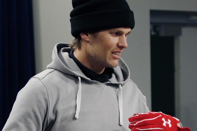 Tom Brady keeps mum on status for Patriots-Jaguars AFC title game after hand injury