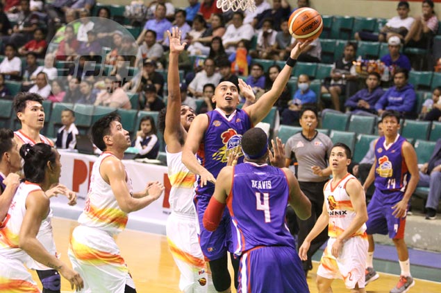 Paul Lee, Ian Sangalang come up clutch as Magnolia holds off Phoenix ...
