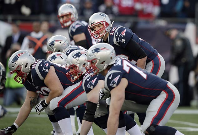 Tom Brady shakes off hand injury to lift Patriots past Jaguars and back to Super Bowl