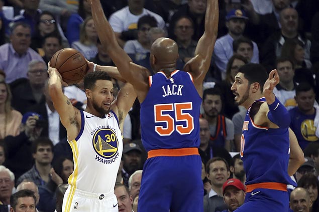 Steph Curry sparks second-half surge and Warriors overcome Knicks despite KD ejection