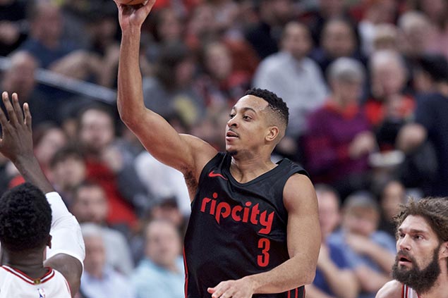 McCollum drops career-high 50 in three quarters as Blazers blast Bulls
