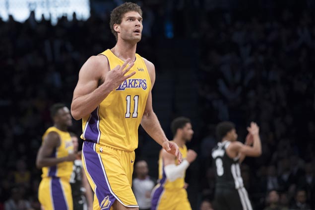 Brook Lopez makes winning return to Brooklyn as Lakers get by Nets