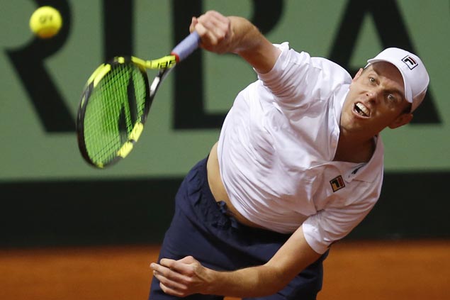 Sam Querrey, John Isner win as US sweeps opening-day singles against Djokovic-less Serbia