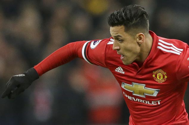 Alexis Sanchez scores on home debut as Man U defeats Huddersfield