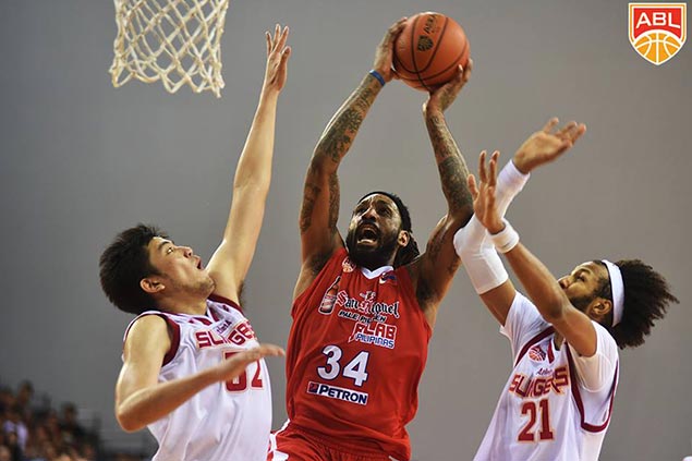 Alab remains red-hot on the road, beat Slingers in Singapore for fifth straight win