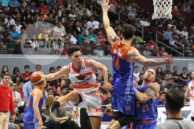 Familiarity with Gilas coaches helps Wright make pass that led to Kramer winner