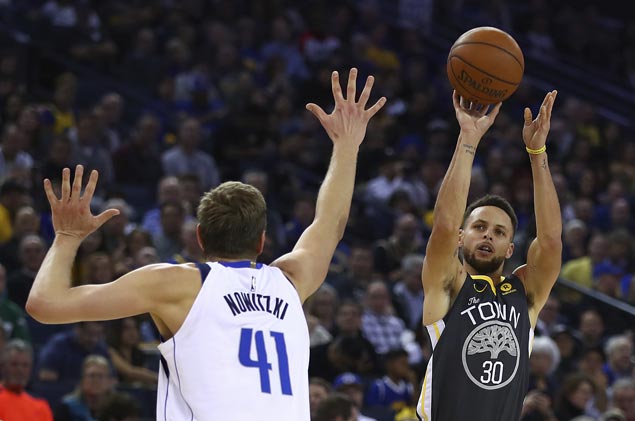 Warriors get off to another slow start but still ease to victory over Mavs