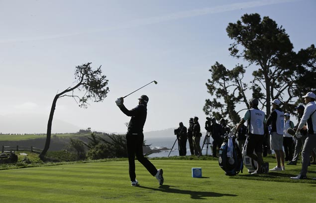 Dustin Johnson keeps share of lead entering final round at Pebble Beach