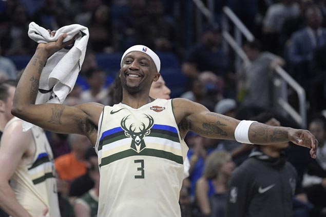 Jason Terry provides lift as Bucks end Magic win streak at three