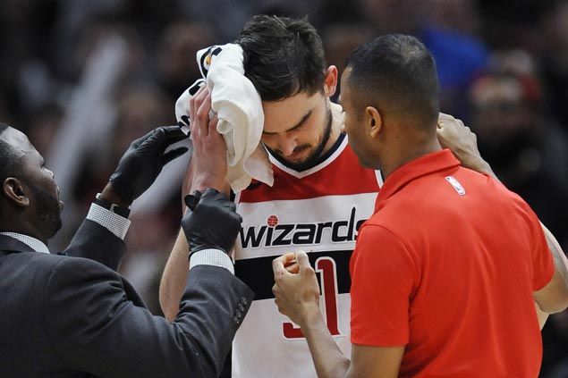 Tomas Satoransky career night cut short by injury but Wizards hold on to beat Bulls