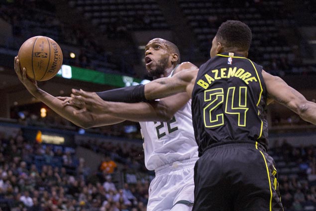 Bucks edge Hawks in sloppy game of wild shots and wayward passes