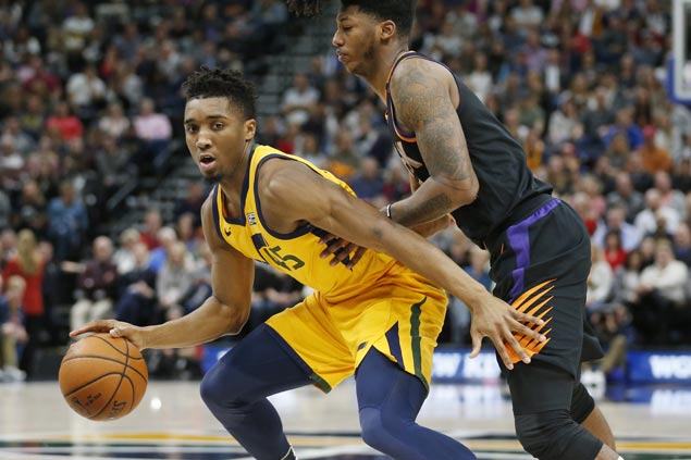 Jazz survive another close game, beat Suns for 11th straight victory