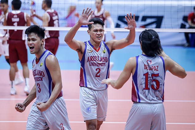 Arellano stuns erstwhile unbeaten Perpetual to move a win away from first NCAA men's volley title