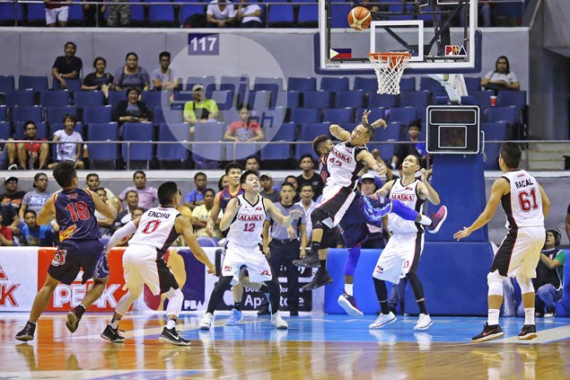 JVee Casio says total team effort weighs more than his first career triple double