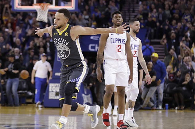 Curry erupts for 44 points, hits clutch triples late as Warriors hold off Clippers