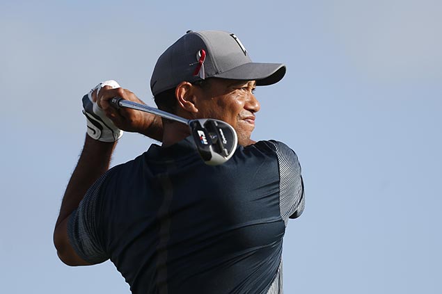 Tiger Woods starts strong as Noren, Simpson share early lead at Honda Classic