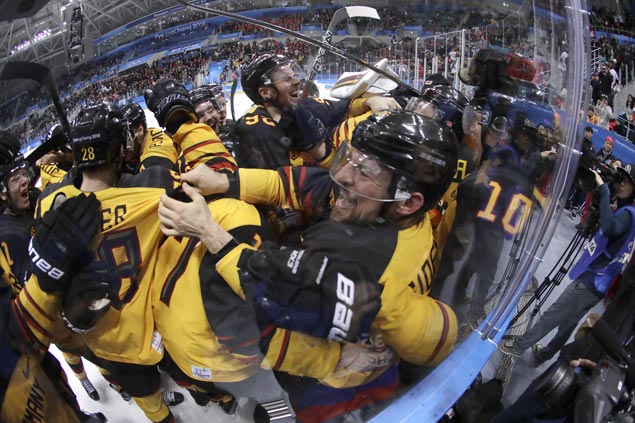 Germany pulls off huge upset over Canada to arrange hockey final against Russians