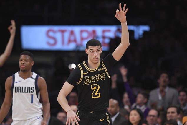 Randle has triple-double, Lonzo solid in return from injury as Lakers beat Mavs