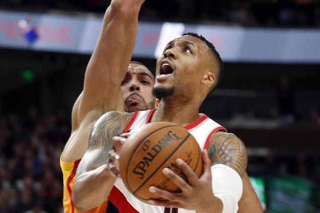 Damian Lillard scores 40 including last-gasp layup to lift Blazers over sputtering Suns