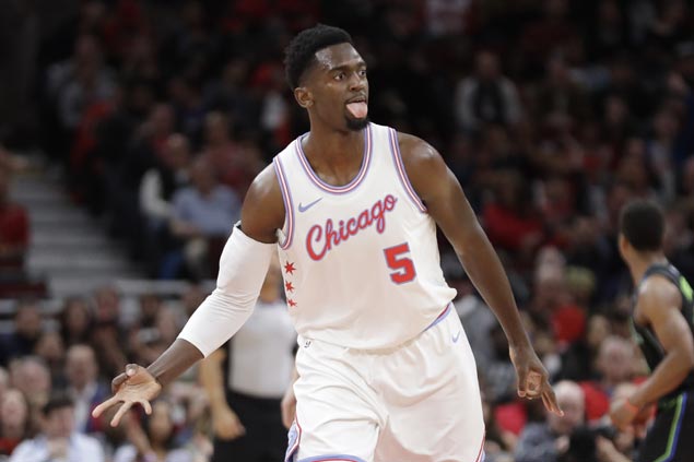 Bobby Portis sparks late surge as Bulls beat Mavs to end five-game losing streak