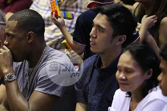 Art Dela Cruz insists he's out for season, in no rush to return from injury: 'Natuto na'