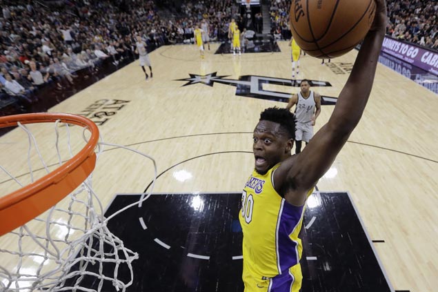 Lakers overcome poor start to beat Spurs for fifth straight win