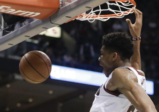 Antetokounmpo, Bledsoe power Bucks past Sixers to snap four-game skid