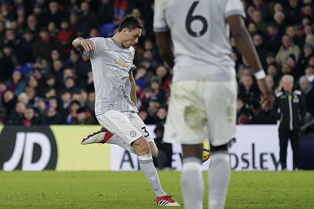 Matic stoppage time goal completes United comeback at Palace to regain second spot