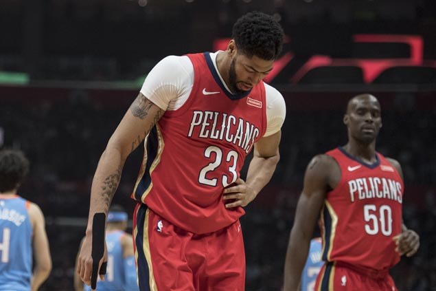 anthony davis shrugs off rib contusion to score 41 as streaking