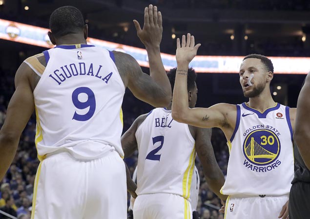 Steph Curry shows no sign of ankle injury as Warriors down Nets