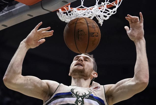 Bucks get back on track in style with victory over Knicks