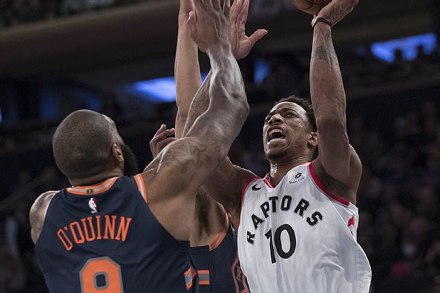 Red-hot Raptors roll past slumping Knicks to extend win run to eight
