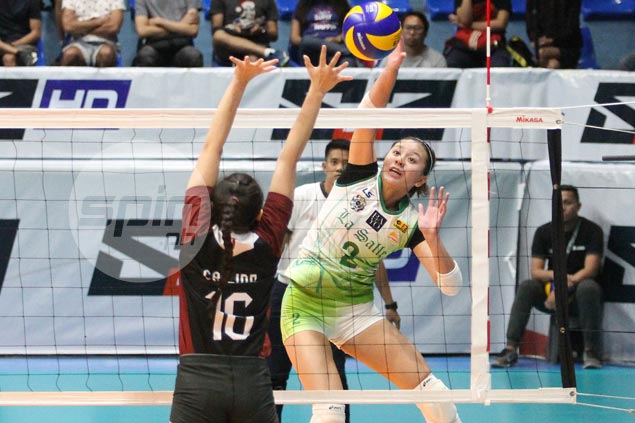 La Salle spikers make short work of UP Lady Maroons to gain solo UAAP lead