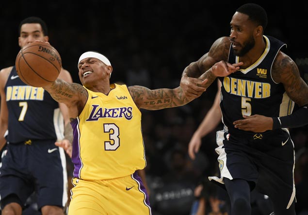 Isaiah Thomas catches fire in fourth as Lakers get back at Nuggets